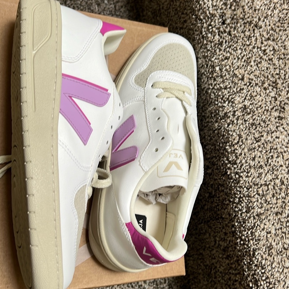NIB Pink Veja Sneakers!